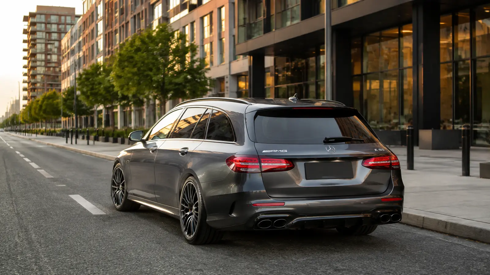 АВТО 1000492 серый Mercedes AMG E 53 универсал на проспекте
