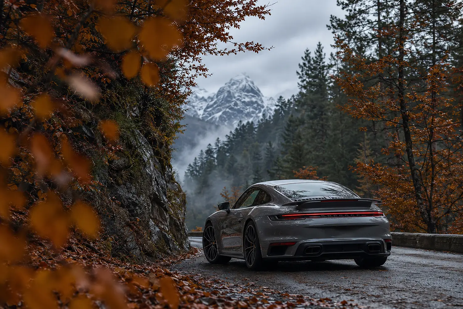 АВТО 1003413 серый Porsche 911 Turbo S в осенних горах
