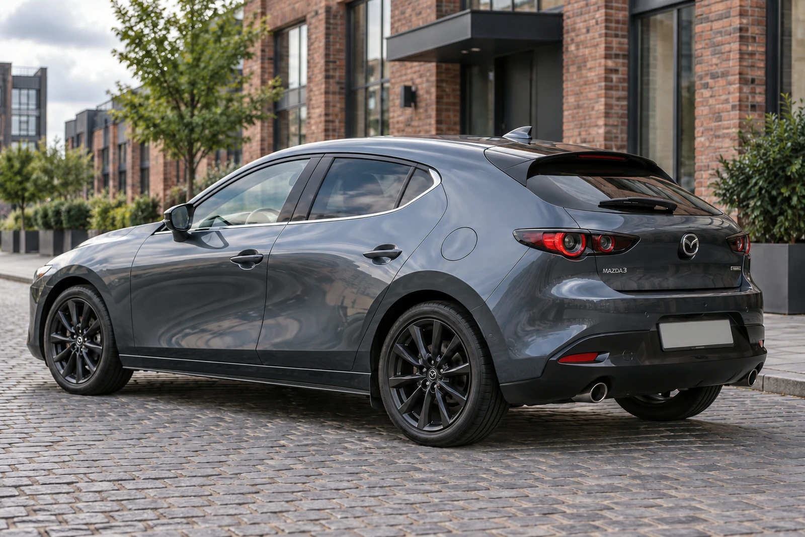 АВТО 1008110 Mazda 3 hatchback BP Архитектурный кадр