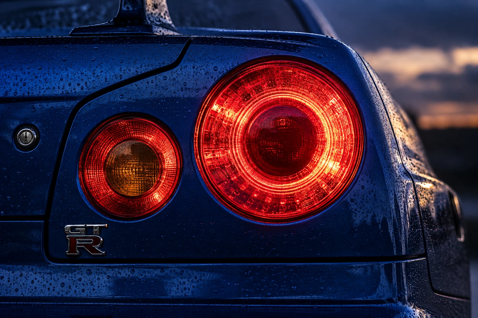 АВТО 1008300 Ниссан R34 Круглый Задний фонарь