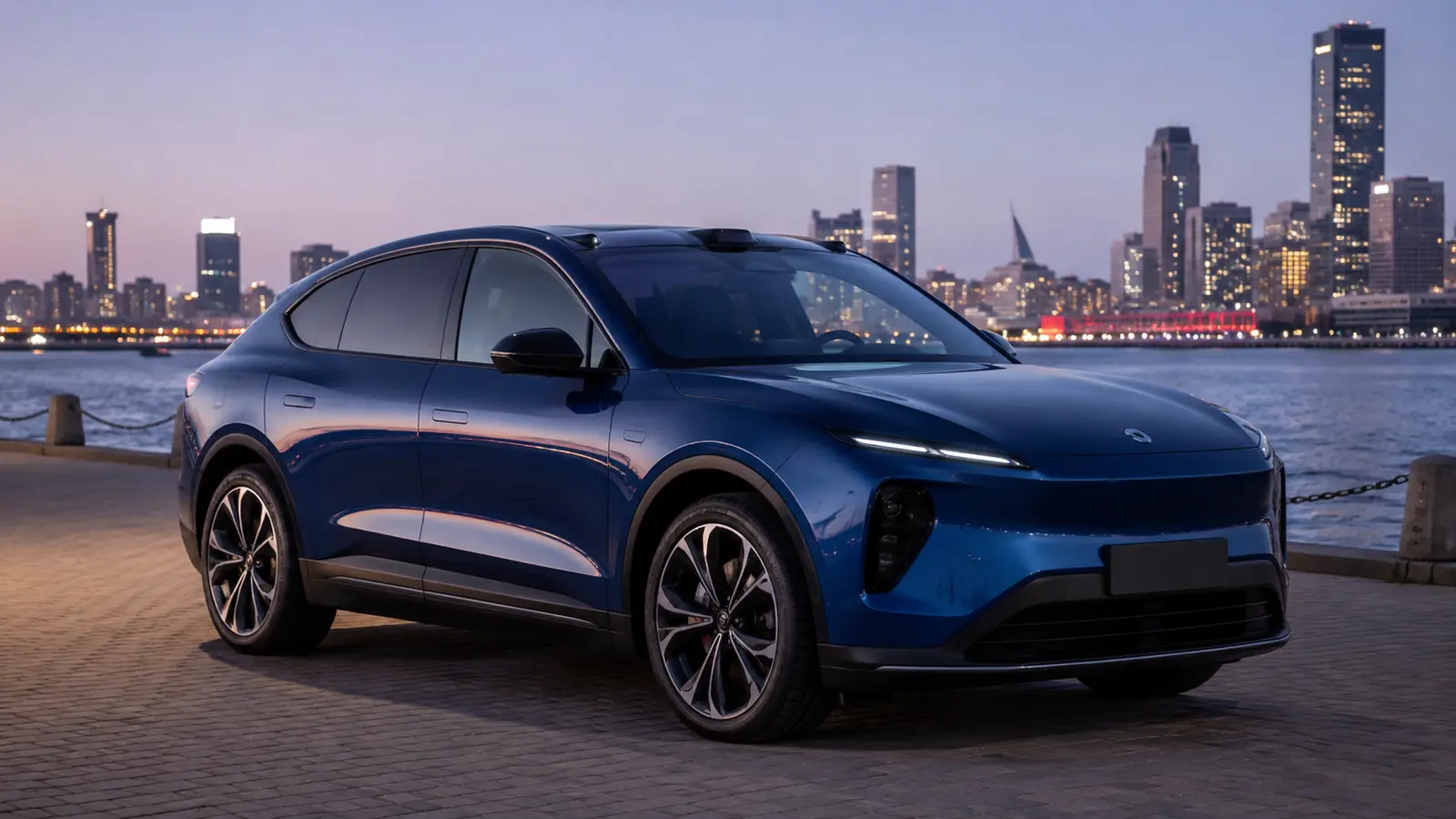 АВТО 1002712 синий NIO EC7 крупно на набережной в синий час