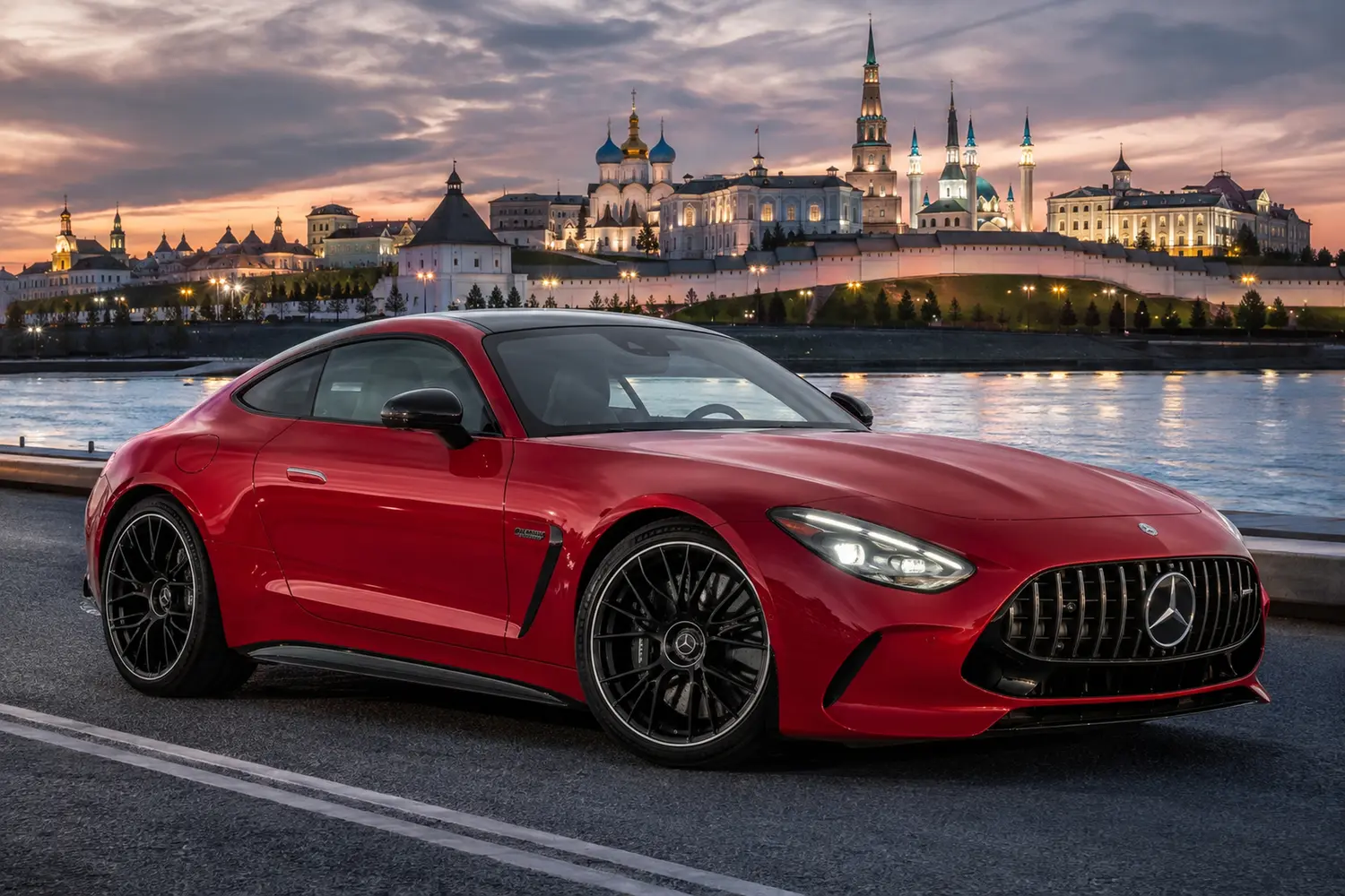 АВТО 1003817 красный Mercedes-AMG GT на кремлёвской набережной Казани