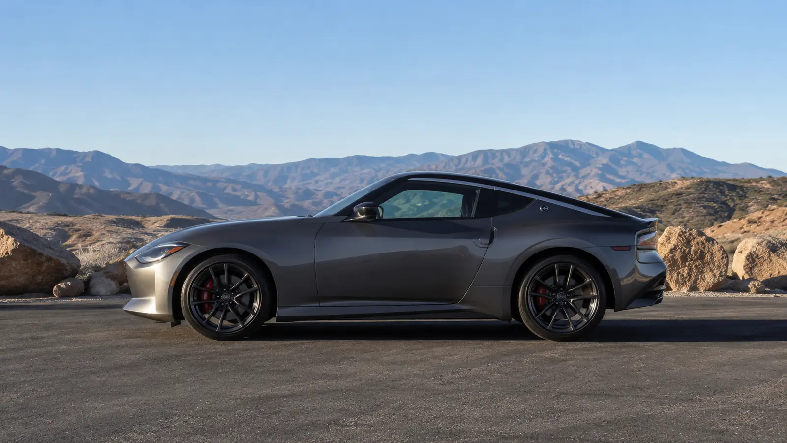 АВТО 1000831 серый Nissan Z на пустынной дороге