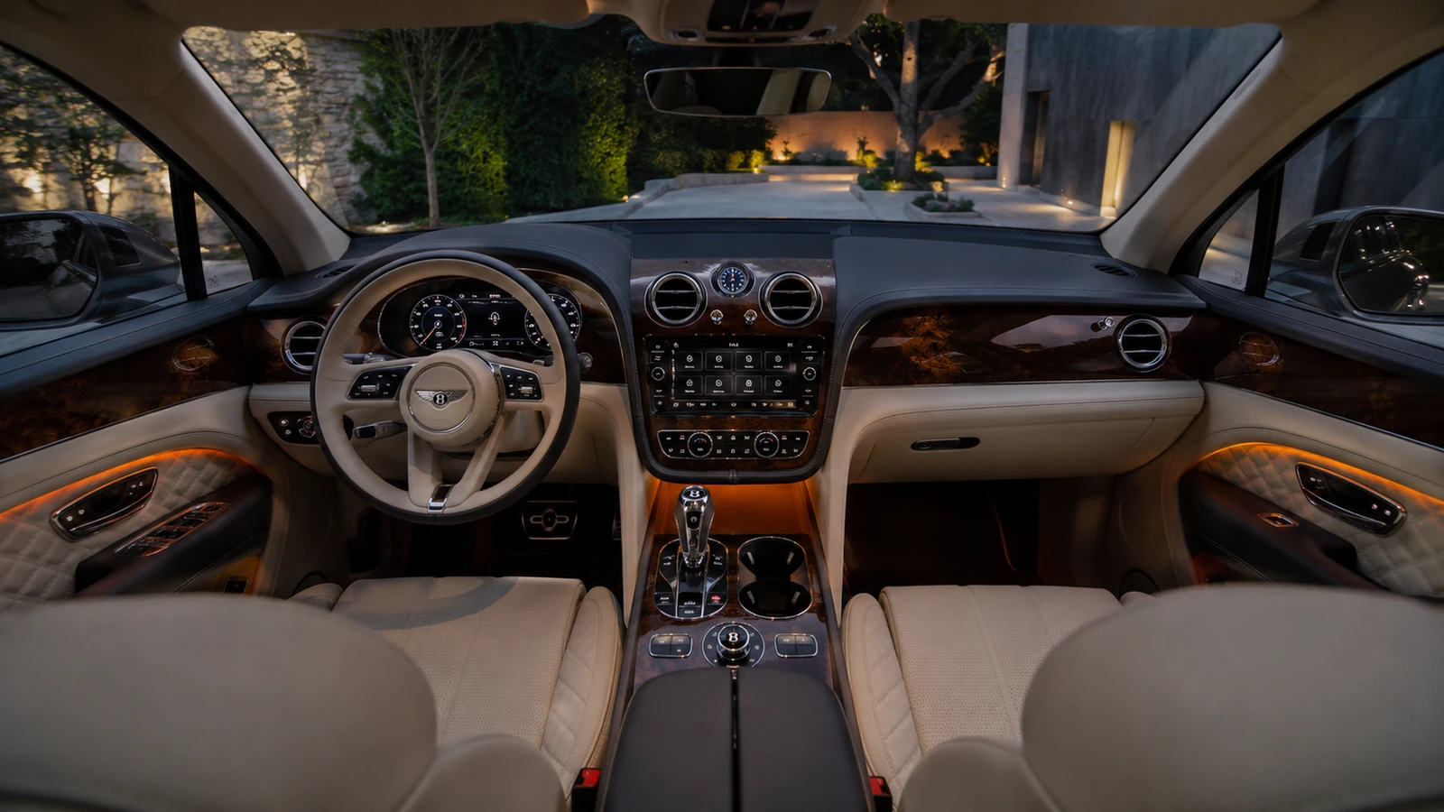 АВТО 1001279 салон Bentley Bentayga с кремовой кожей
