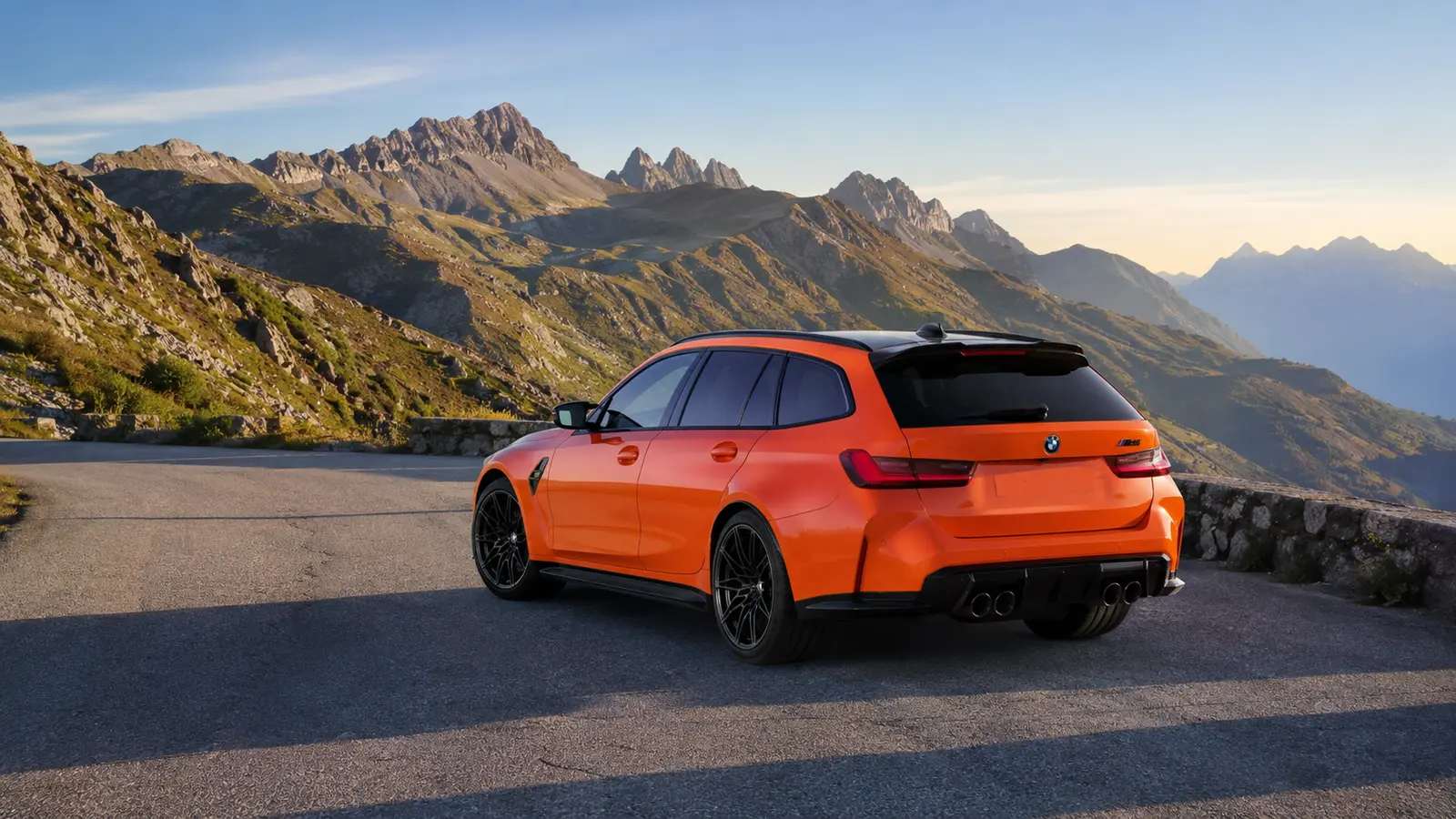 АВТО 1001773 оранжевый BMW M3 Touring на перевале