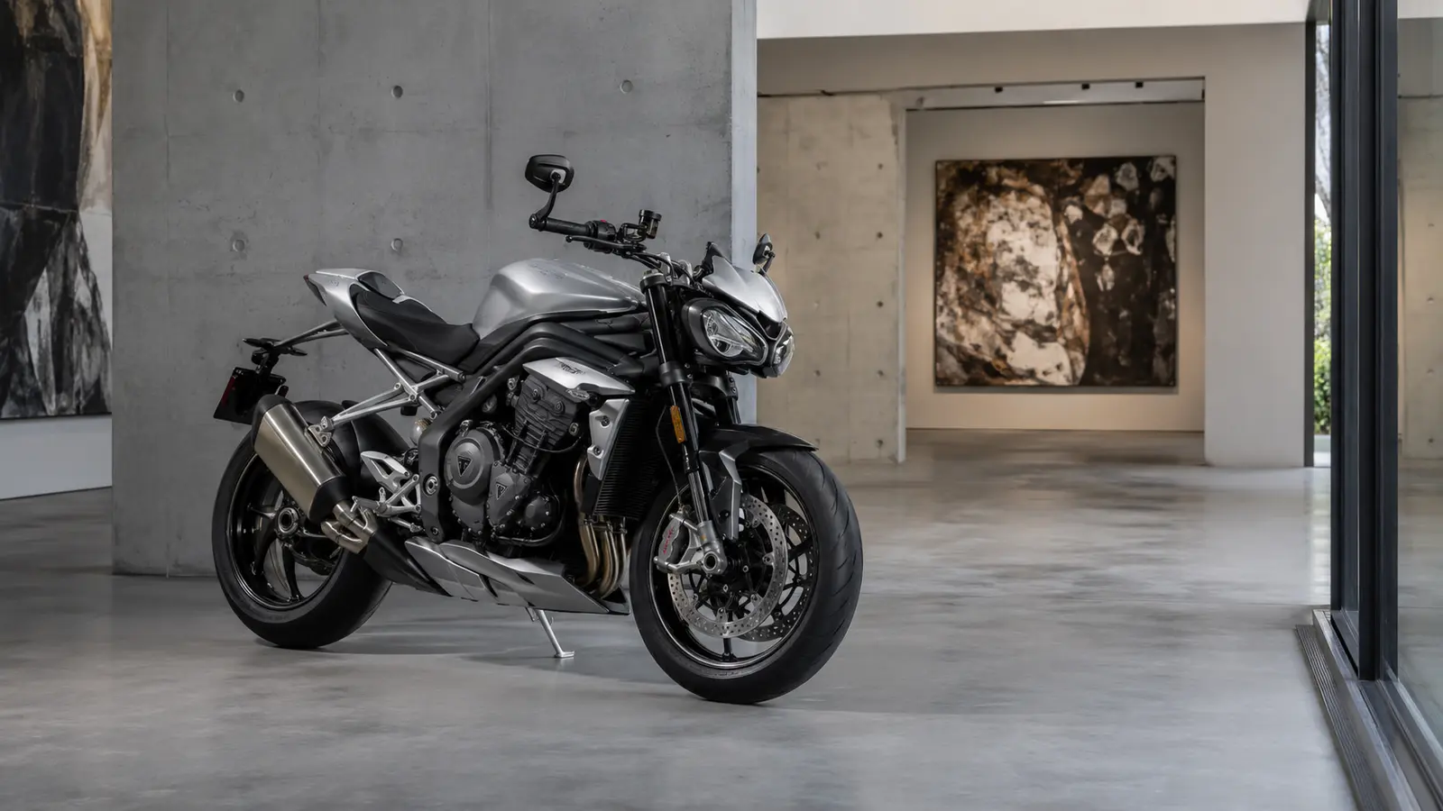 АВТО 1001085 серебристый Triumph Speed Triple у галереи
