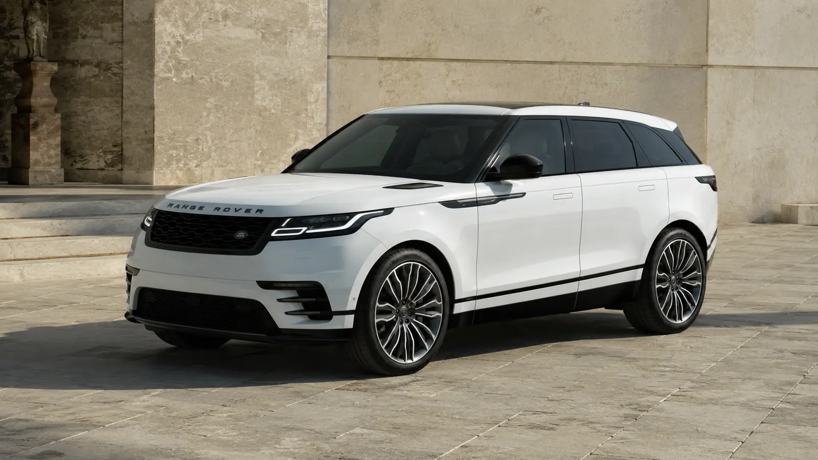 АВТО 1000982 белый Range Rover Velar у каменной галереи