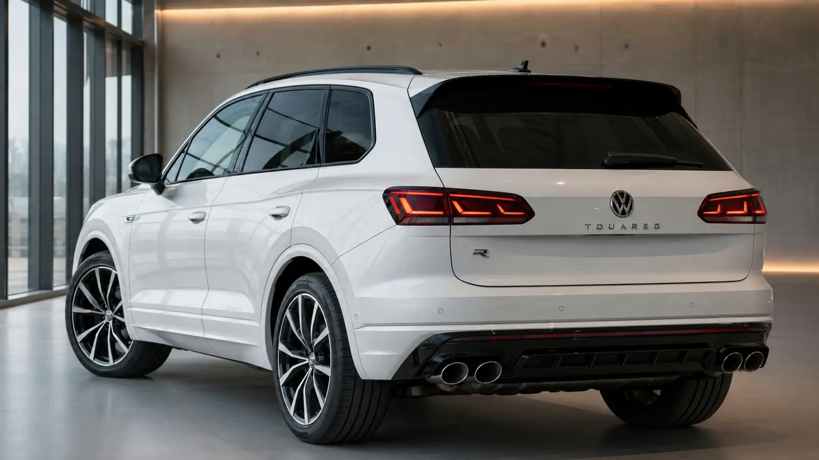 АВТО 1003124 жемчужно-белый Volkswagen Touareg R крупно премиальный кадр