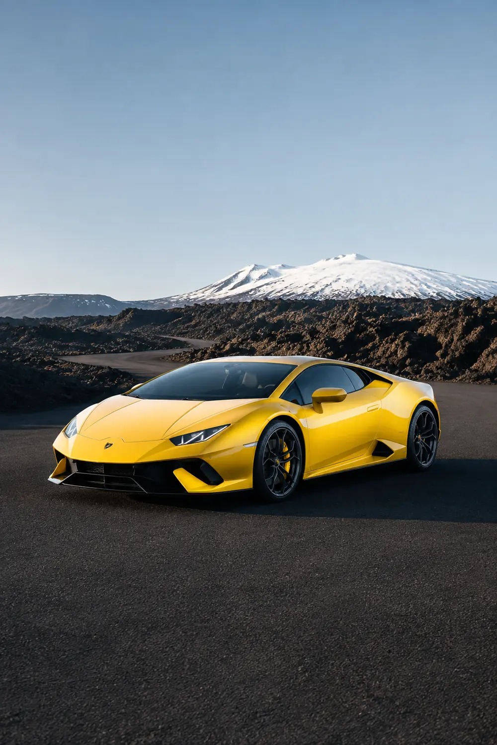 АВТО 1003792 жёлтый Lamborghini Huracan Tecnica на лавовом поле