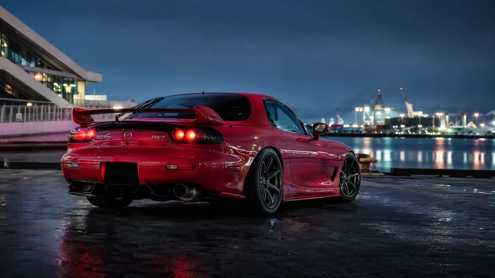 АВТО 1002023 красная Mazda RX-7 у портовых огней