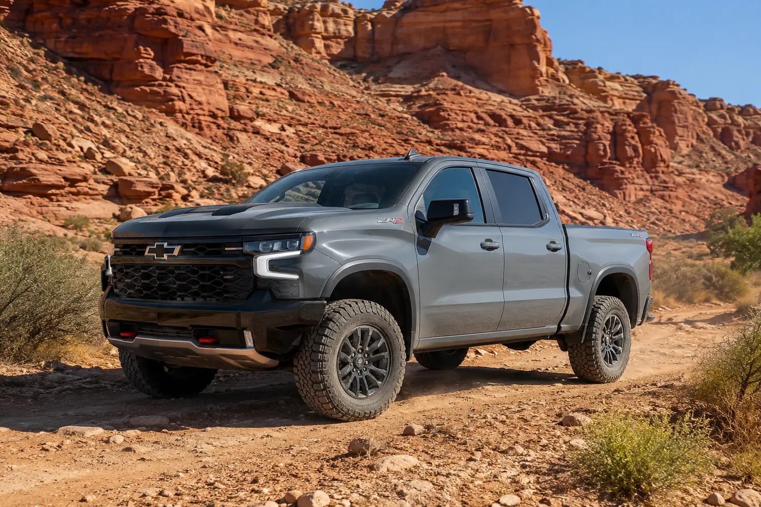АВТО 1003778 серый Chevrolet Silverado ZR2 в пустынном каньоне