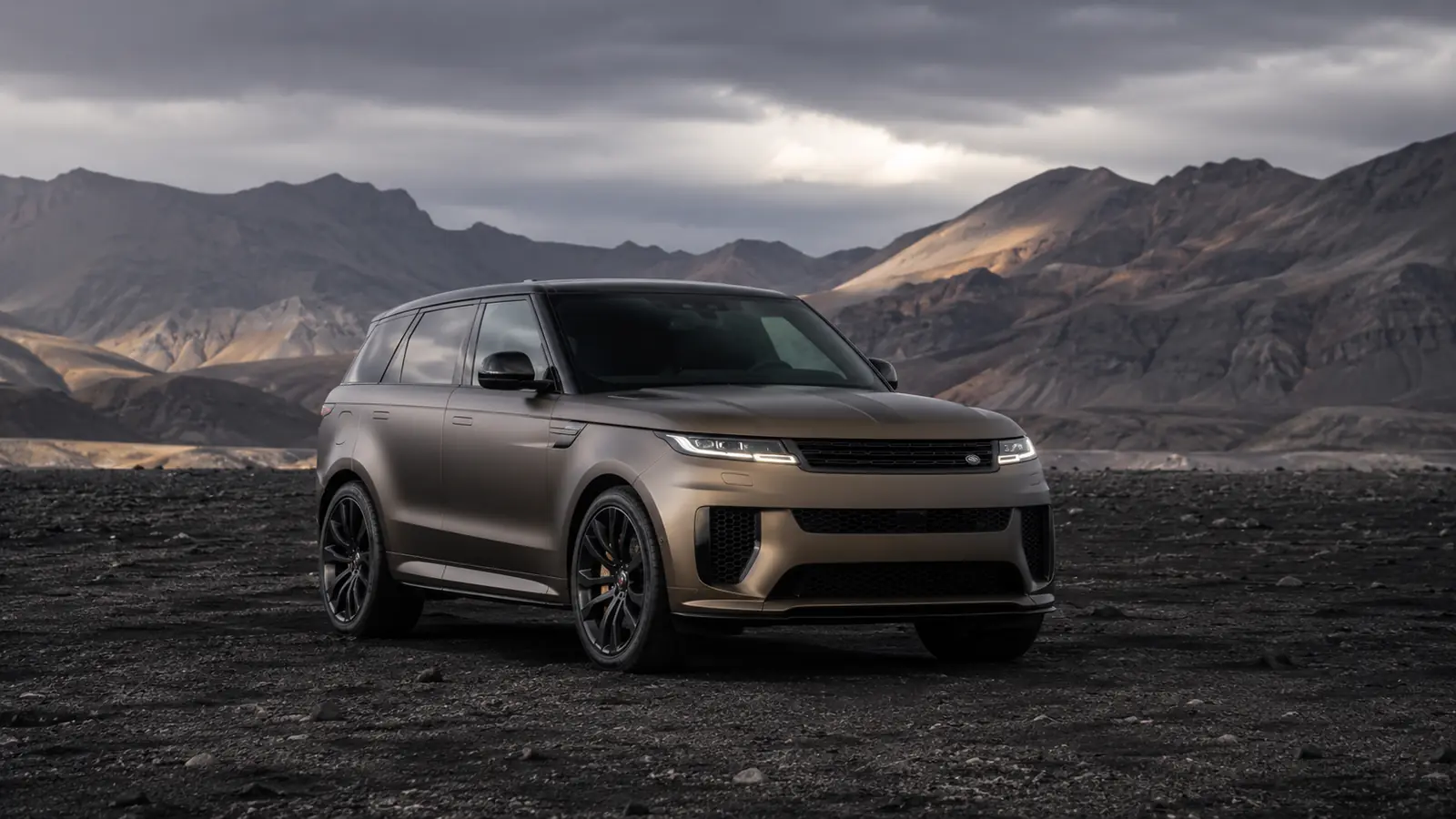 АВТО 1000215 бронзовый Range Rover Sport SV на вулканическом плато