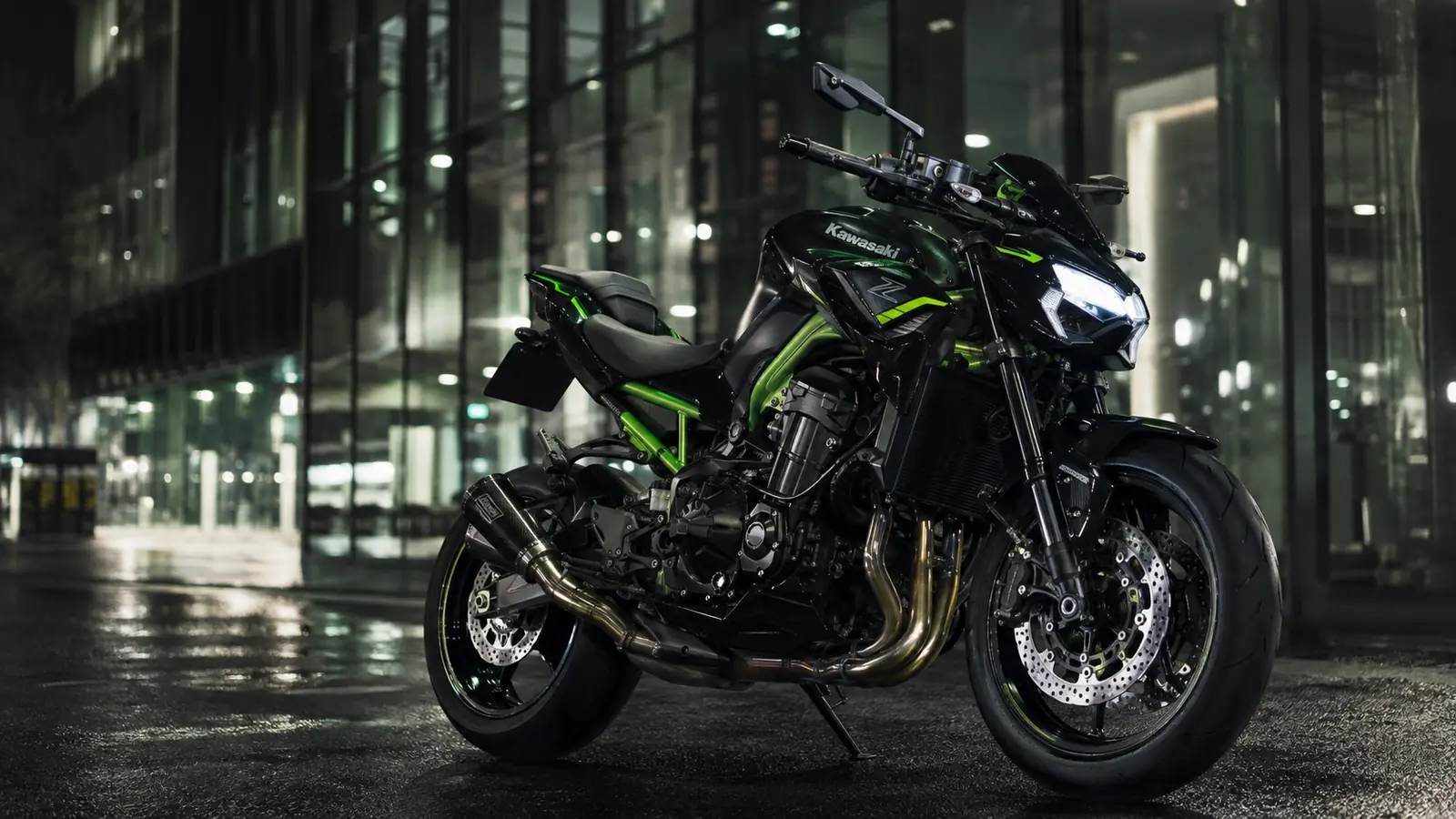 АВТО 1002041 чёрно-зелёный Kawasaki Z900 в ночном городе
