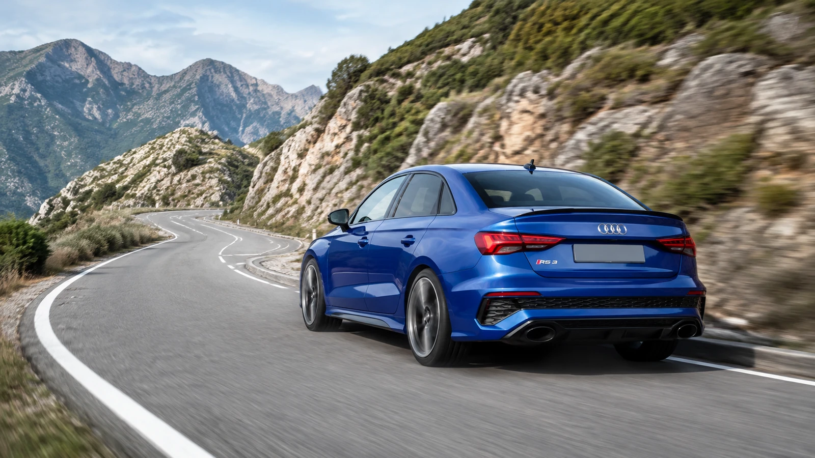 АВТО 1001281 синий Audi RS3 на горном серпантине