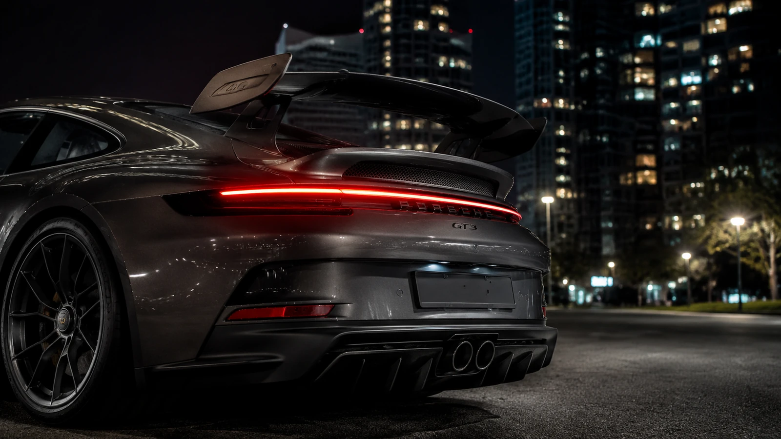 АВТО 1001274 задний диффузор Porsche 911 GT3 ночью