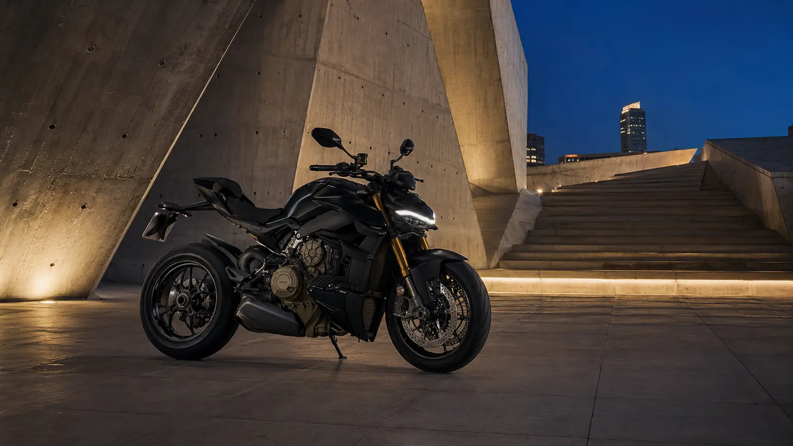 АВТО 1001988 чёрный Ducati Streetfighter V4 на бруталистской площади