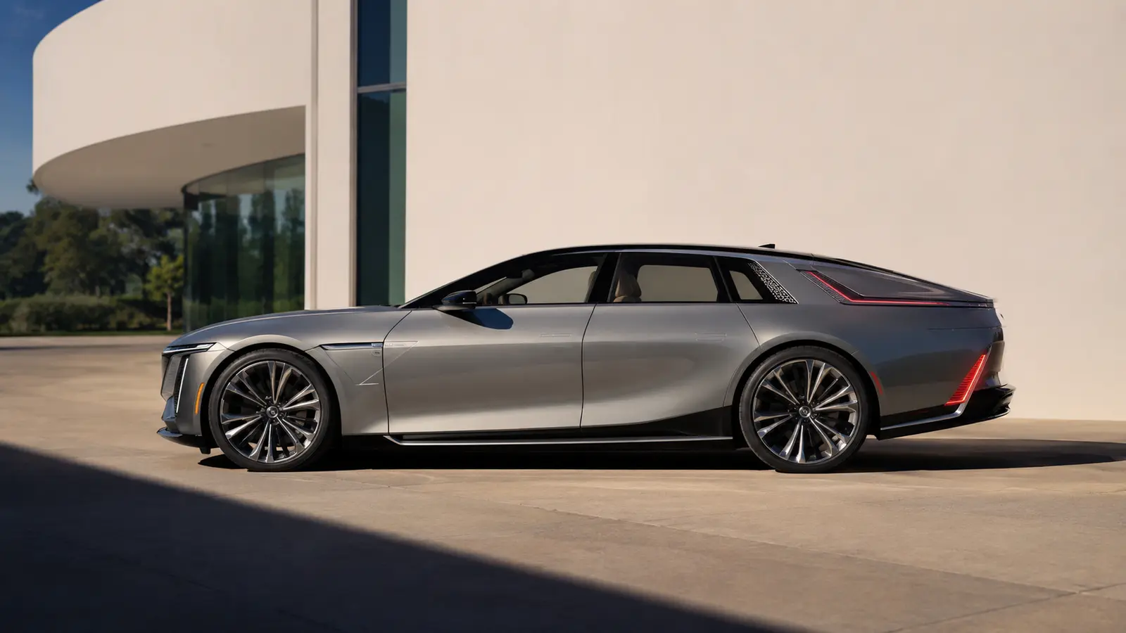 АВТО 1001177 серебристый Cadillac Celestiq у галереи