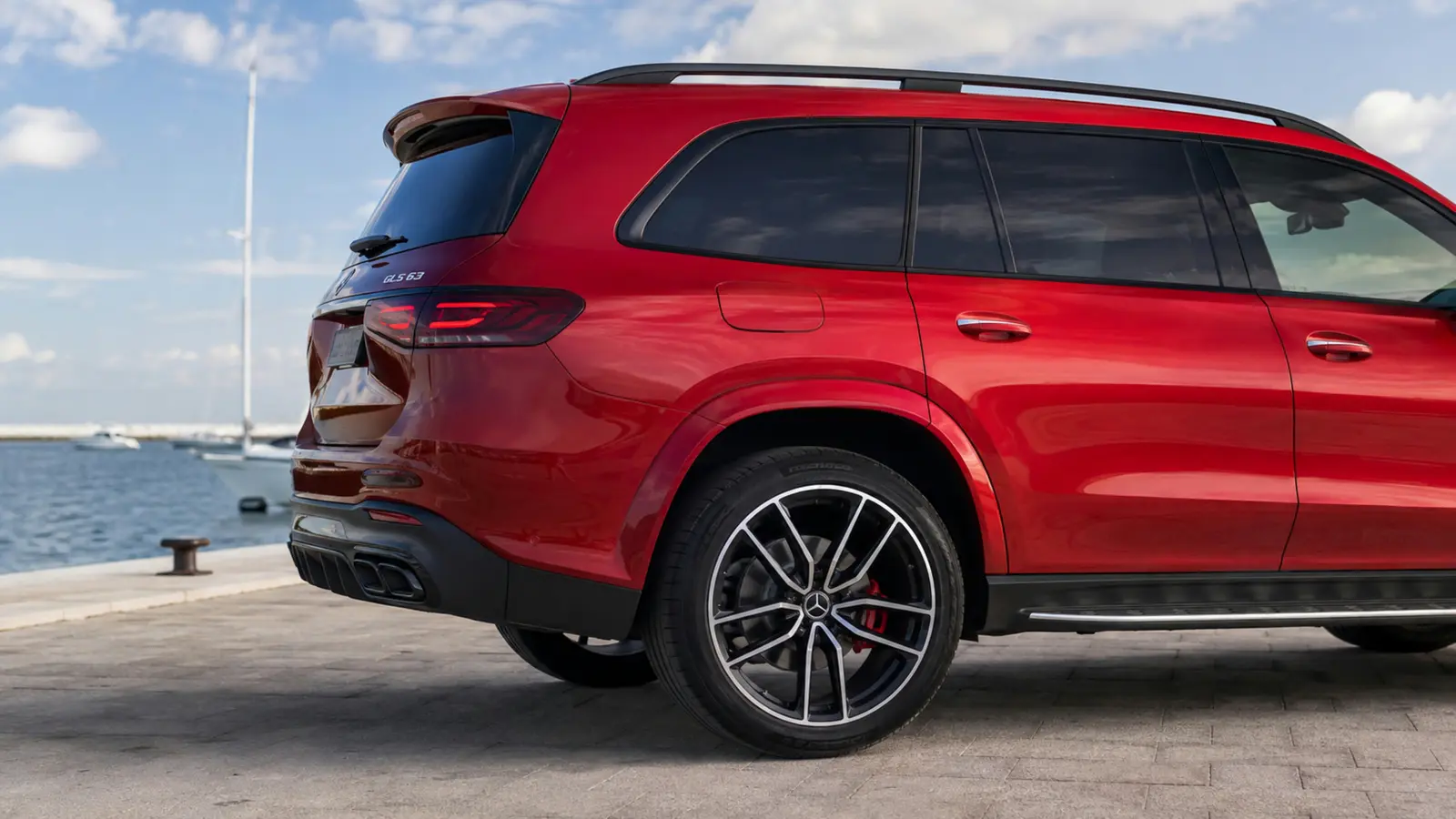 АВТО 1003109 красный Mercedes-AMG GLS 63 крупно премиальный кадр