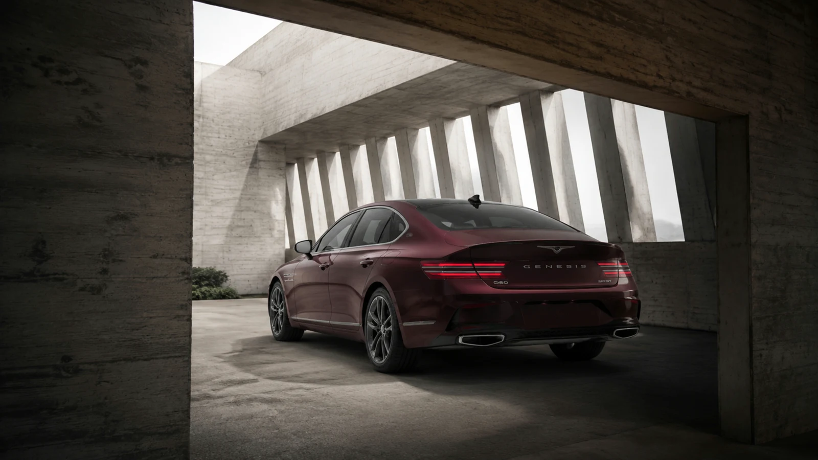 АВТО 1003333 бордовый Genesis G80 Sport крупно через пустой дверной проём