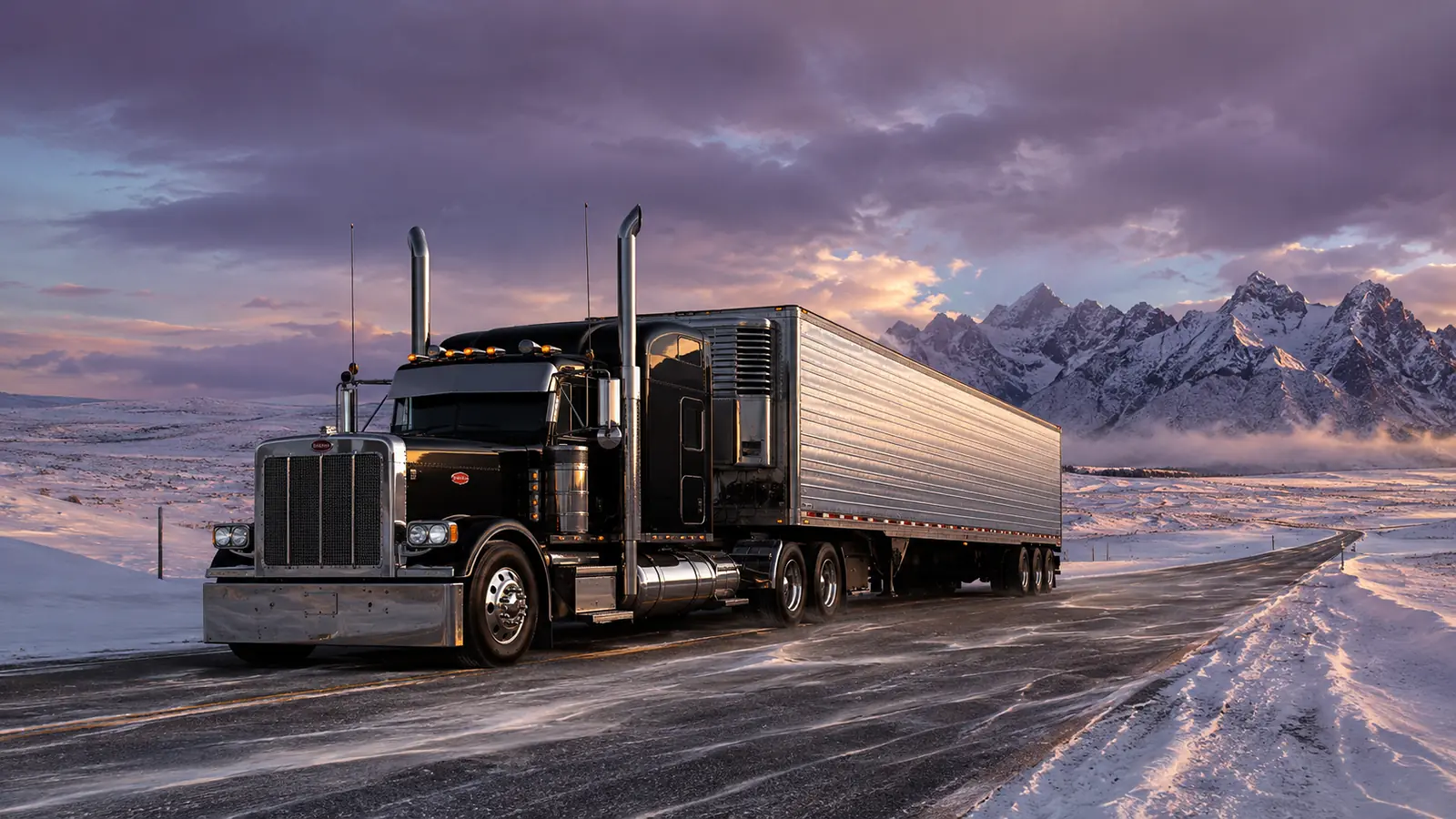 АВТО 1003410 чёрный Peterbilt 389 с полуприцепом на зимней дороге