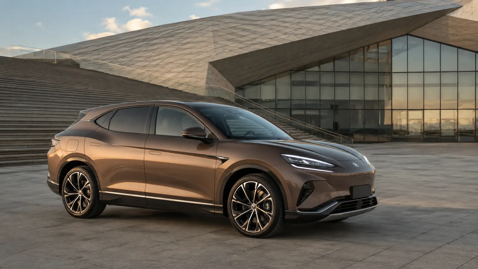 АВТО 1002153 бронзовый Denza N7 крупно у современного музея