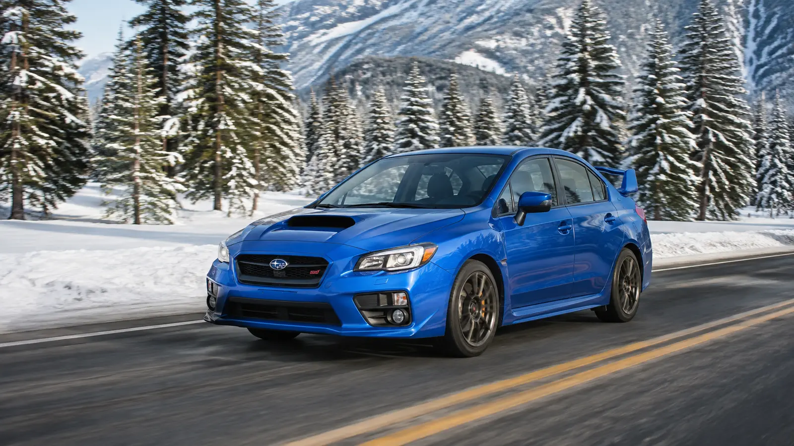 АВТО 1000183 синий Subaru WRX STI на снежной горной дороге
