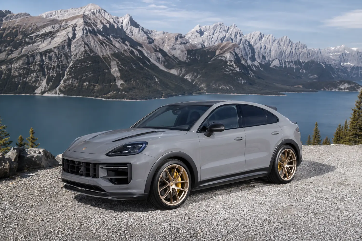 АВТО 1003784 серый Porsche Cayenne Turbo GT у горного озера