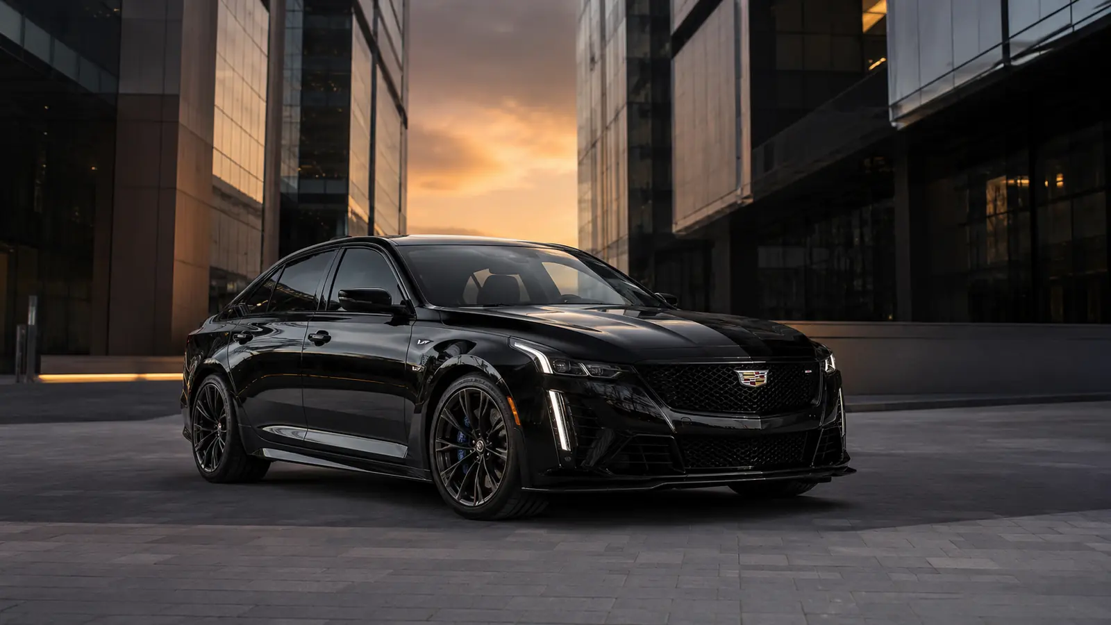 АВТО 1002474 чёрный Cadillac CT5-V Blackwing у делового центра