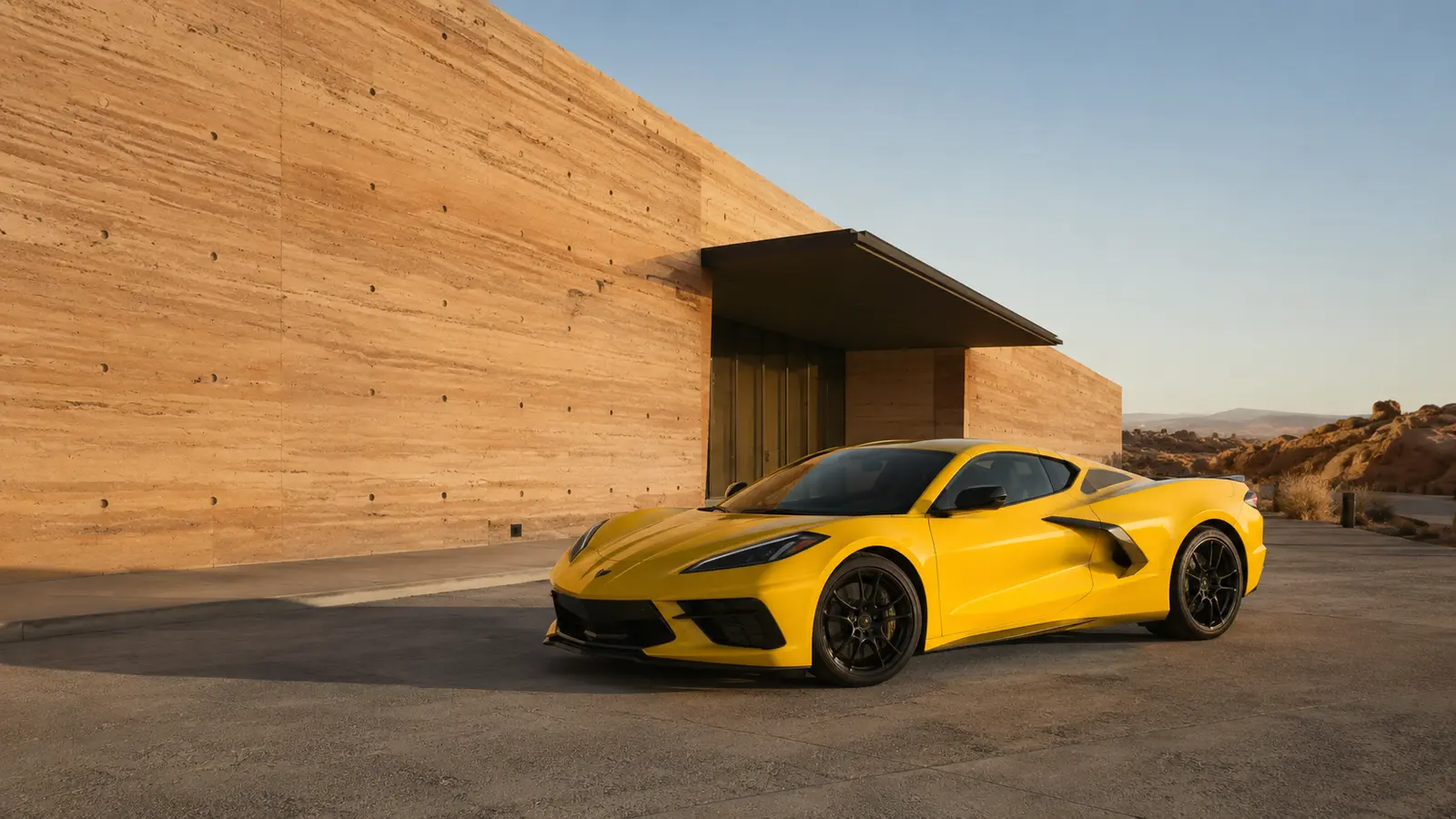 АВТО 1001562 Жёлтый Chevrolet Corvette Stingray у пустынного музея