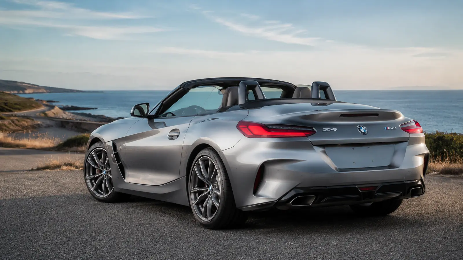 АВТО 1002359 серебристый BMW Z4 M40i на дороге у моря