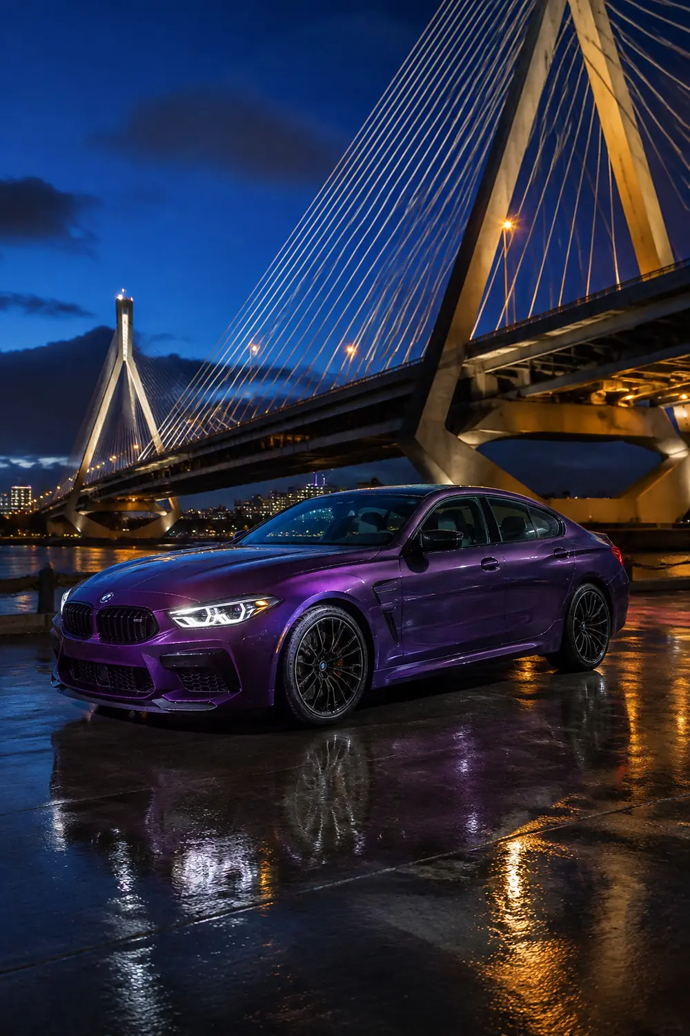 АВТО 1003648 фиолетовый BMW M8 Competition Gran Coupe под вантовым мостом