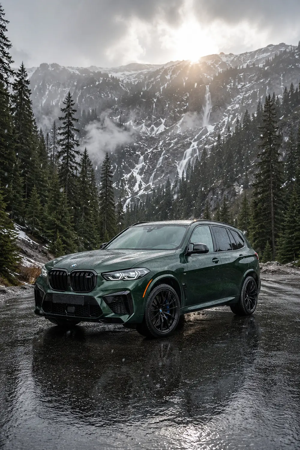 АВТО 1003529 зелёный BMW X5 M Competition среди снежных водопадов