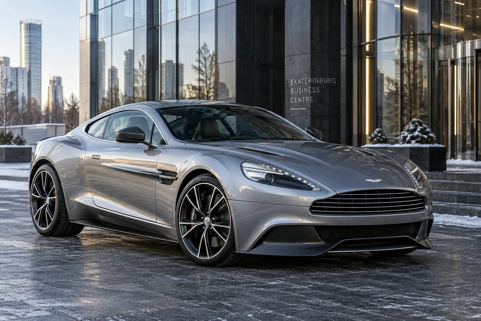 АВТО 1008504 Астон Мартин Vanquish серебристый Екатеринбург деловой центр