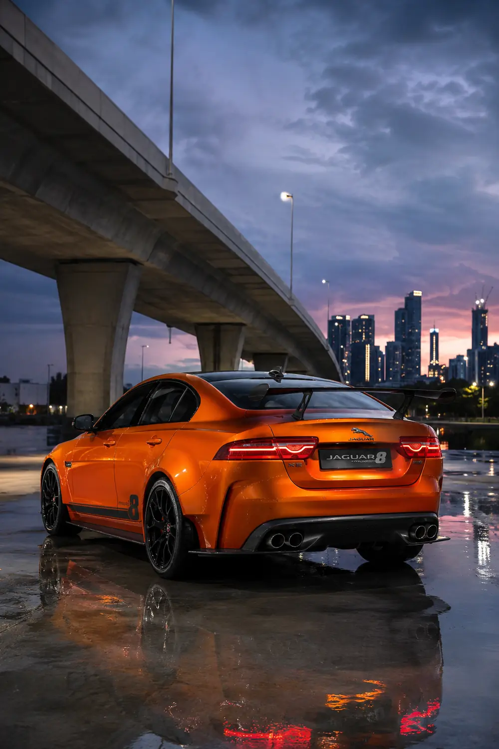 АВТО 1003847 прокаченный оранжевый Jaguar XE SV Project 8 под эстакадой