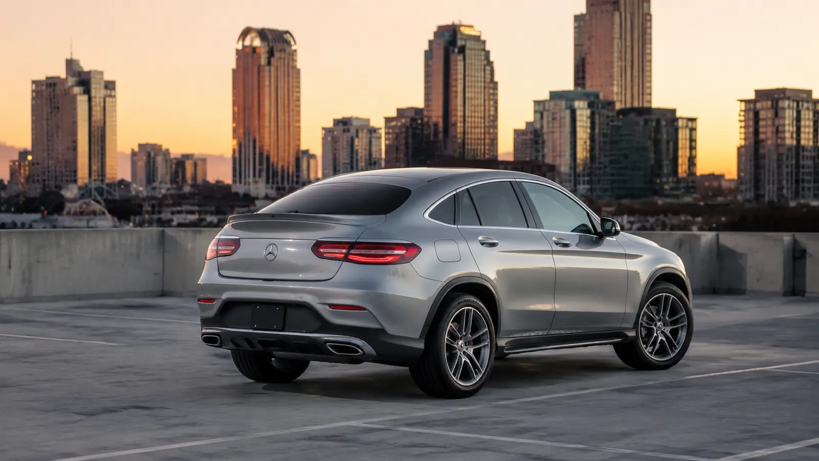 АВТО 1001791 серебристый Mercedes GLC Coupe на крыше