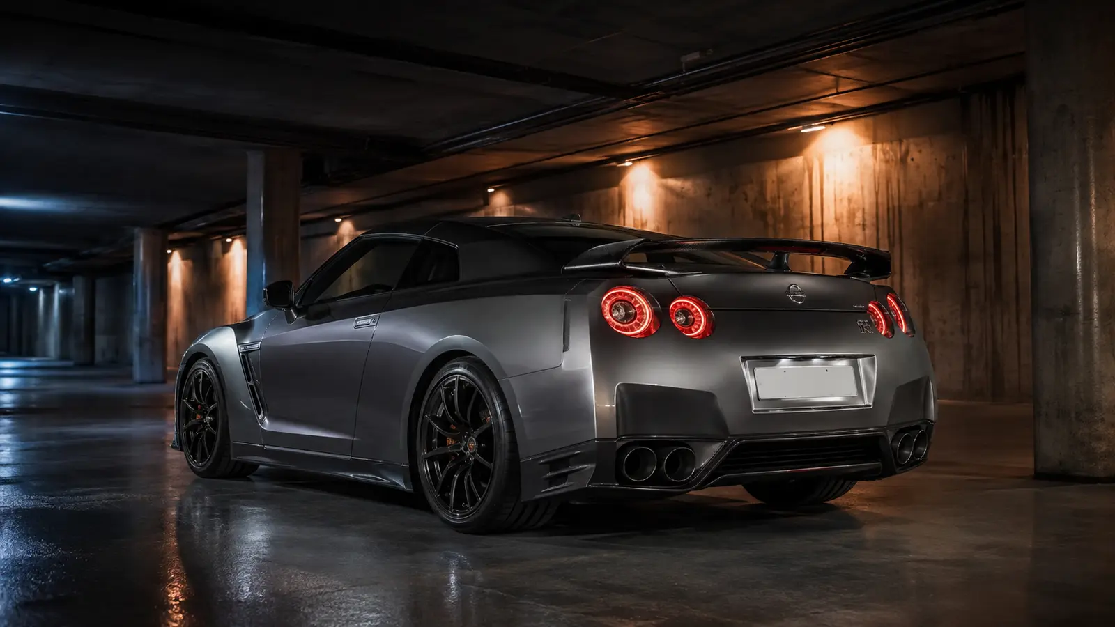 АВТО 1001613 серый Nissan GT-R в премиальном паркинге