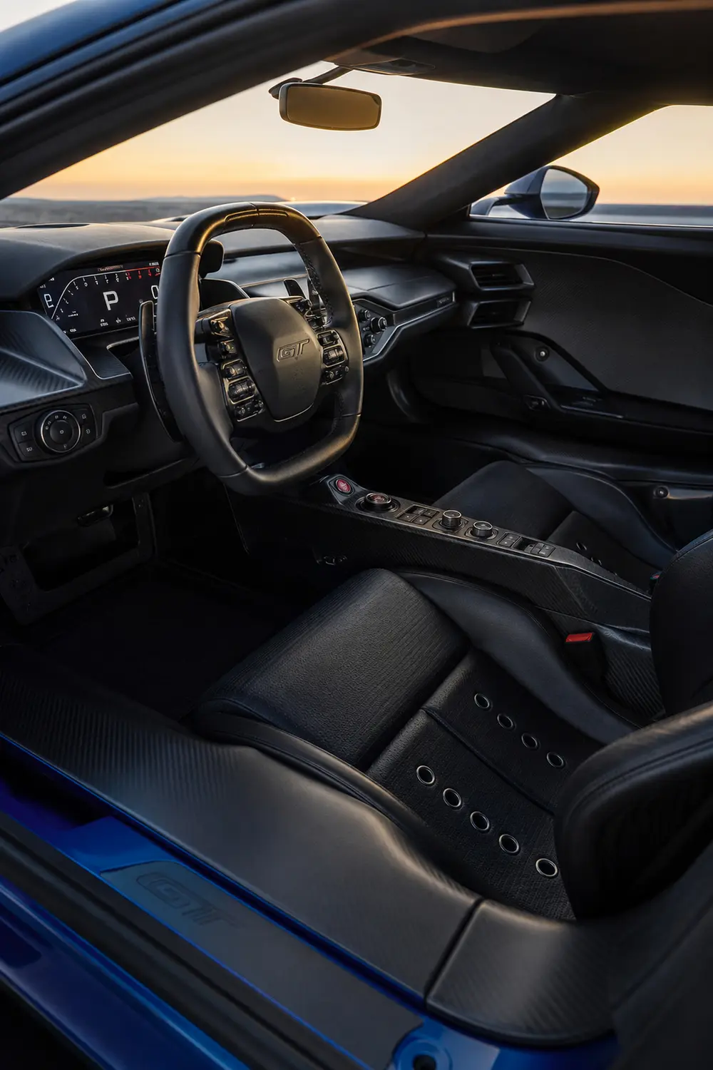 АВТО 1003810 синий Ford GT крупно сиденья и консоль