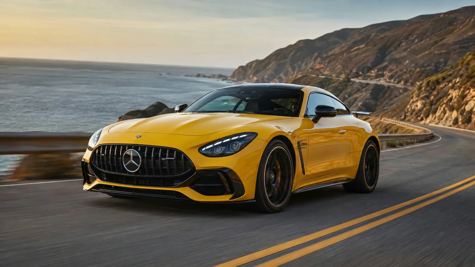 АВТО 1002543 жёлтый Mercedes-AMG GT 63 Pro на дороге среди скал