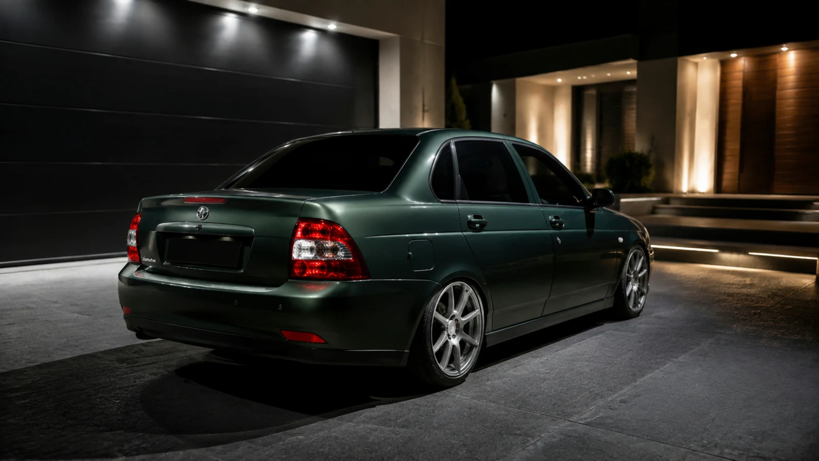 АВТО 1003220 тёмно-зелёный Lada Priora tasteful restomod крупно премиальный кадр
