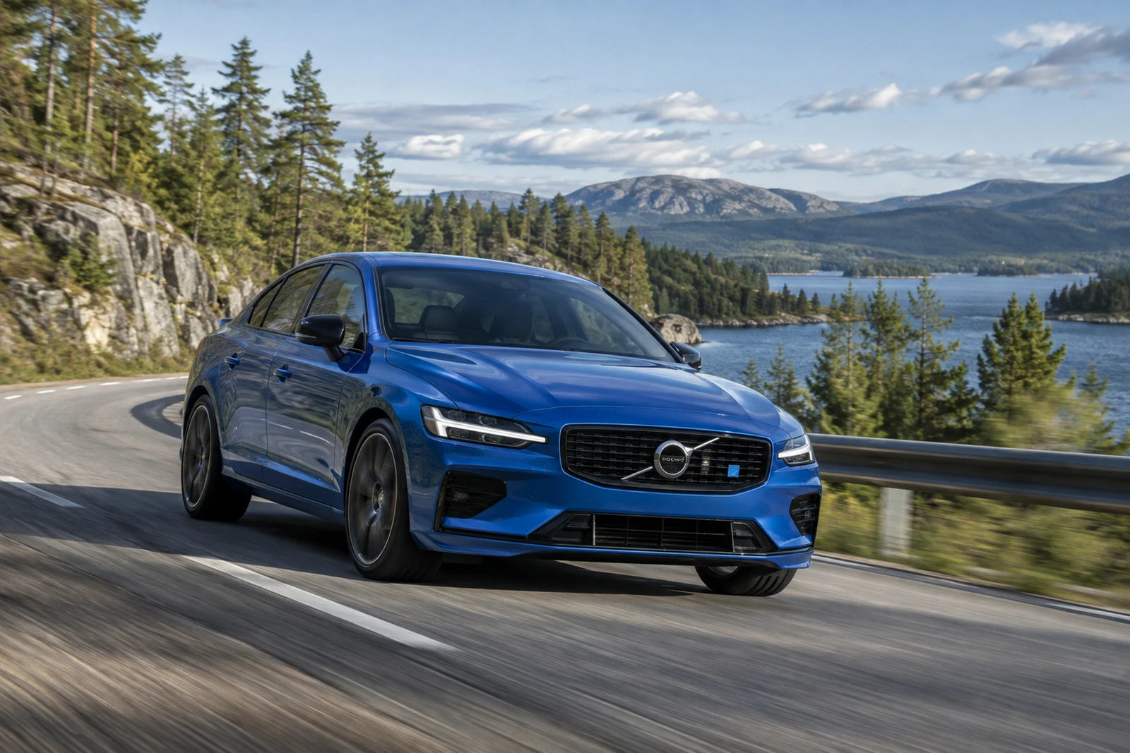 АВТО 1007620 синий Volvo S60 Polestar на скандинавской дороге