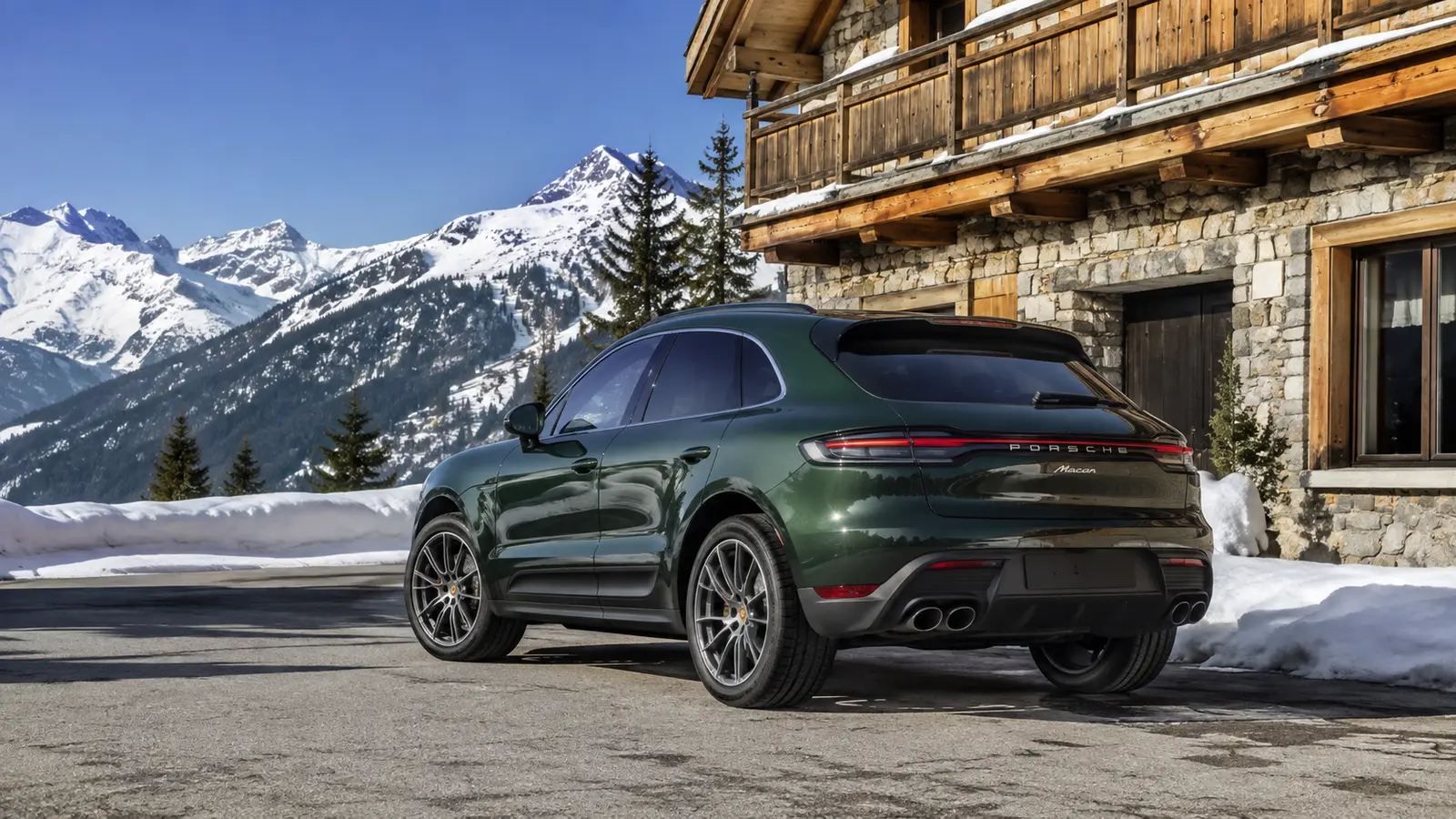 АВТО 1000671 зелёный Porsche Macan у альпийского шале