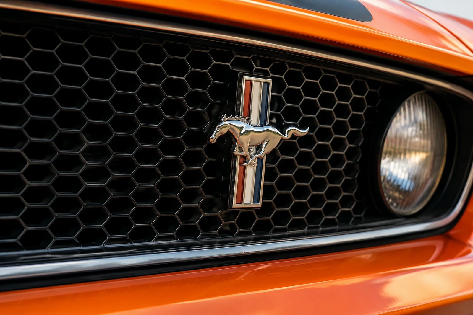 АВТО 1008460 Форд Boss302 эмблема решётки