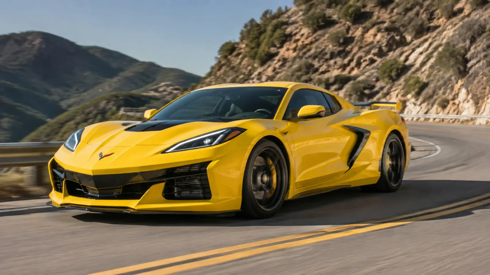 АВТО 1002822 жёлтый Chevrolet Corvette Z06 крупно на светлом серпантине