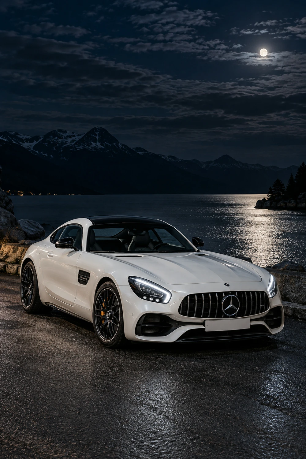 АВТО 1007179 Mercedes AMG GT C190 белый луна над озером
