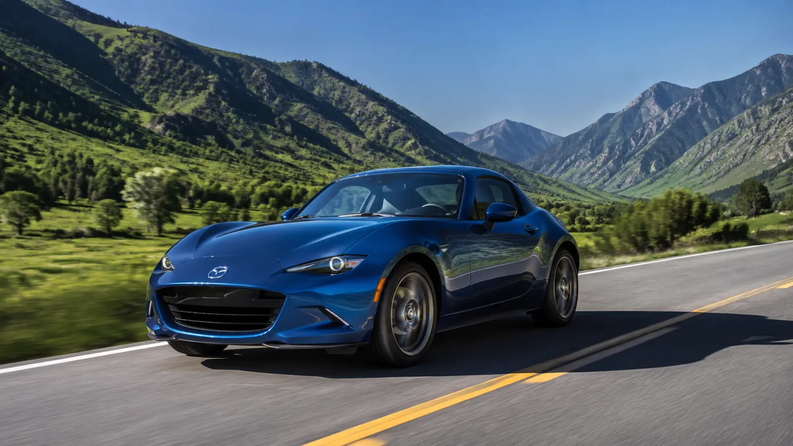 АВТО 1001720 синий Mazda MX-5 в зелёной долине