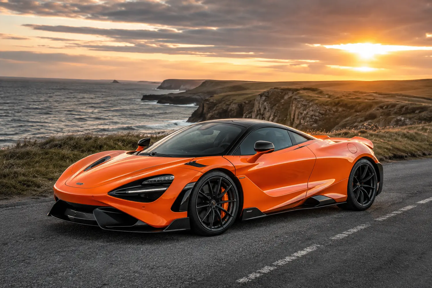 АВТО 1003722 оранжевый McLaren 765LT на закатном побережье