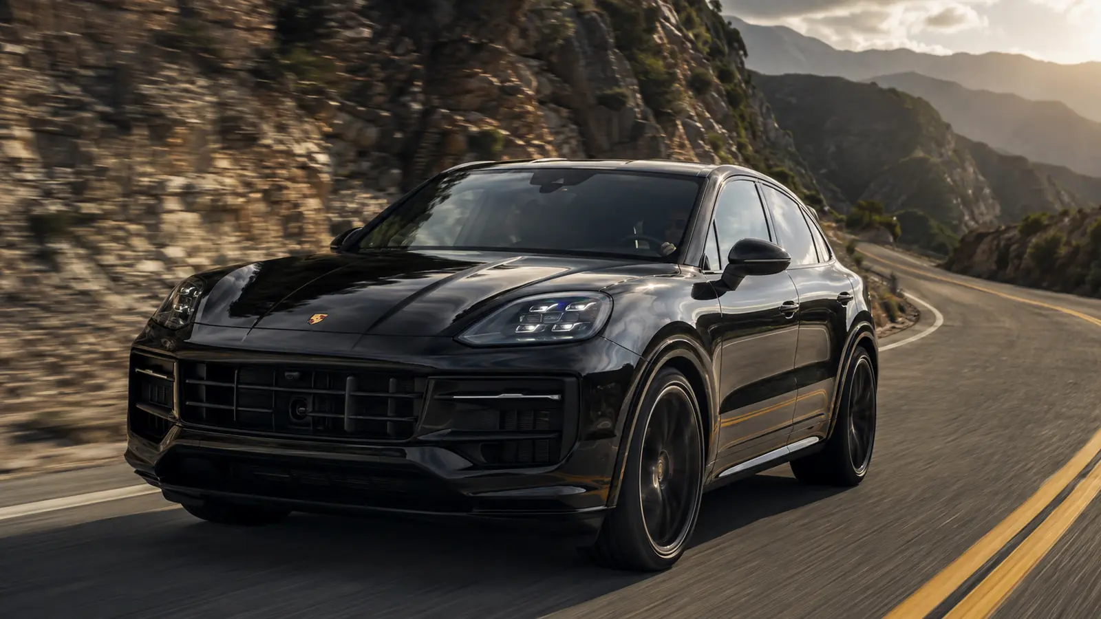 АВТО 1002391 чёрный Porsche Cayenne Turbo GT в движении по каньону