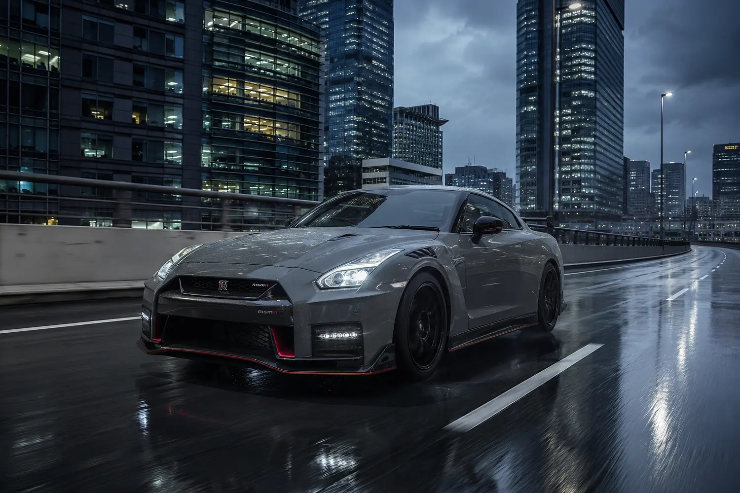 АВТО 1003574 серый Nissan GT-R Nismo на мокрой эстакаде