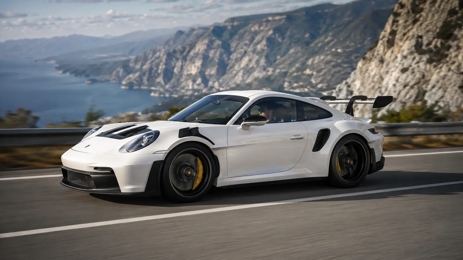 АВТО 1002379 белый Porsche 911 GT3 RS на горной дороге