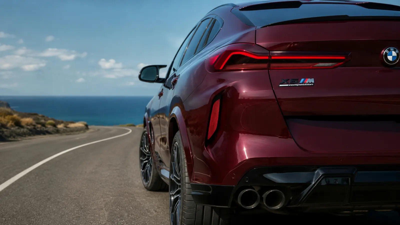 АВТО 1003098 бордовый BMW X6 M Competition крупно премиальный кадр